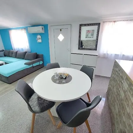 Ana Apartman Štinjan