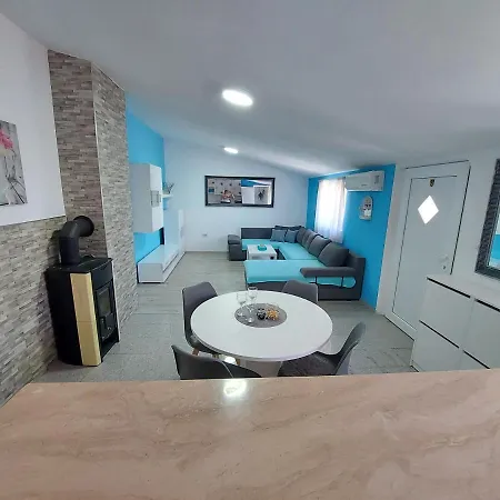 Ana Apartman Štinjan