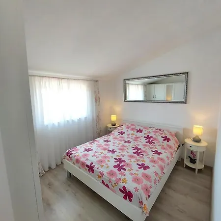 Ana Apartmán Štinjan