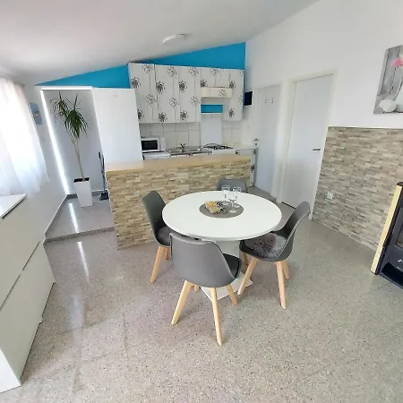 Ana Apartment *